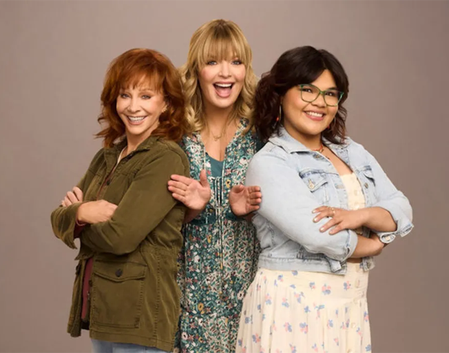 (L-R) Reba McEntire, Melissa Peterman, Belissa Escobedo