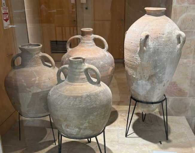 Ancient jugs on display at Hecht Museum